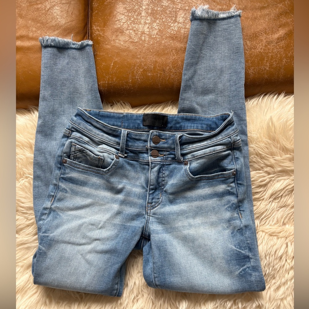 Blue Skinny Jeans with Distressed Vintage Look